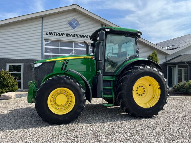 John Deere 7230R
