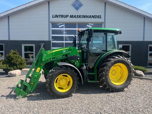 John Deere 5115M