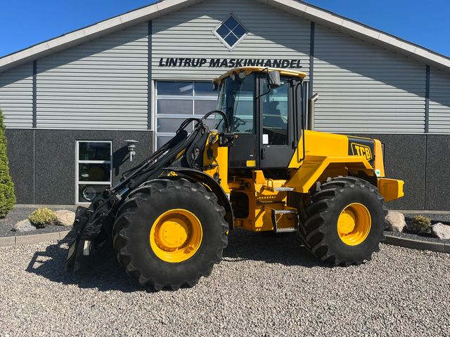 JCB 426