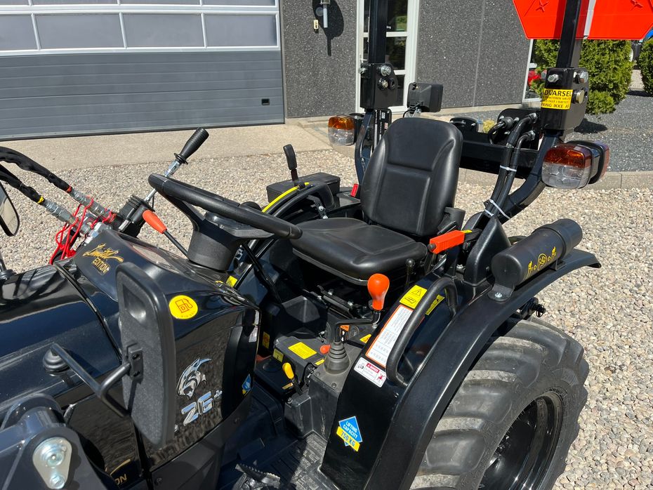 Solis S26 6+2 gearmaskine Limited Edition i sort med brede hjul og Fuldhydraulisk frontlæsser - Traktorer - Traktorer 4 wd - 6