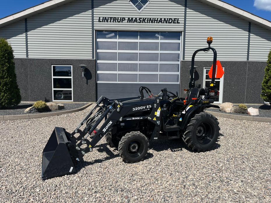 Solis S26 6+2 gearmaskine Limited Edition i sort med brede hjul og Fuldhydraulisk frontlæsser - Traktorer - Traktorer 4 wd - 1