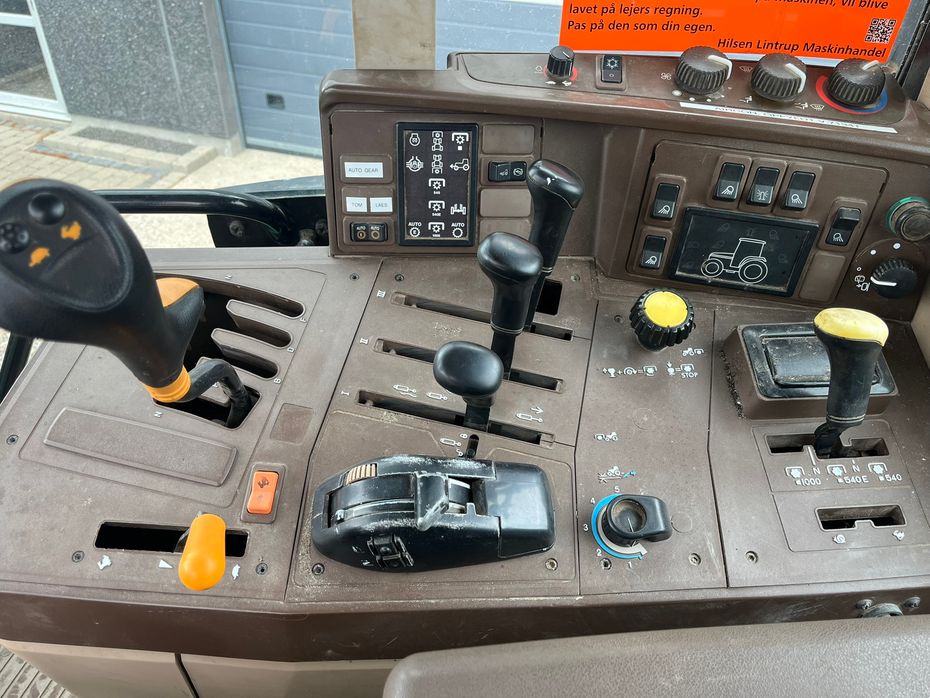 John Deere 6910 TLS, AutoQurd, Hjørnestops computer og frontlift - Traktorer - Traktorer 4 wd - 6