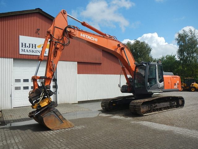 Hitachi Zaxis 250LC-3