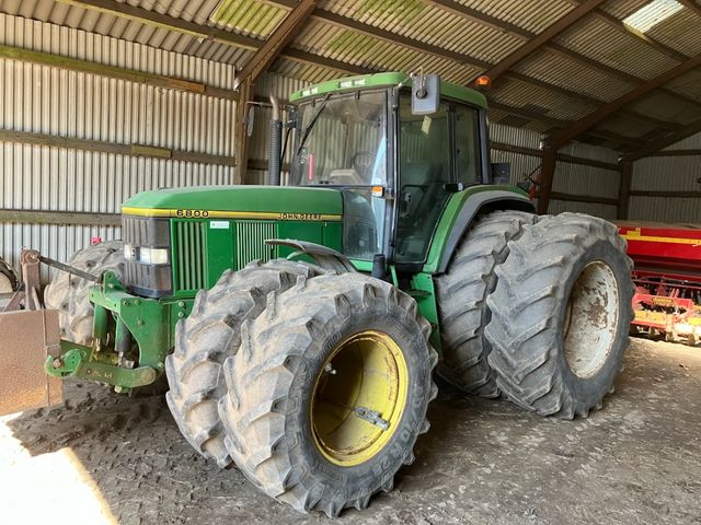 John Deere 6800