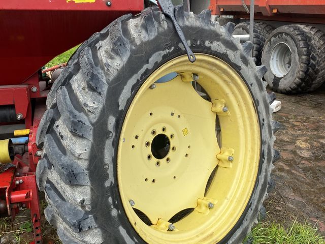 Firestone 13.6 R38