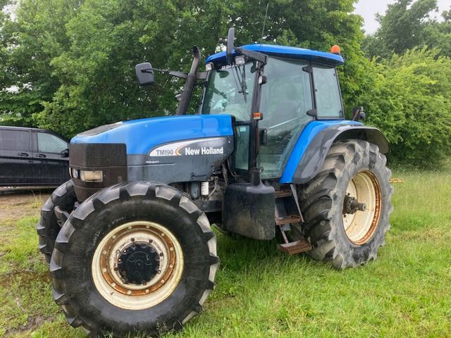 New Holland TM190