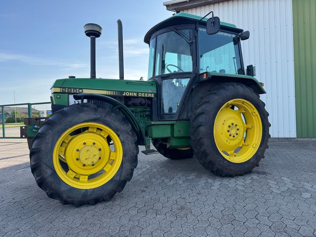 John Deere 2850
