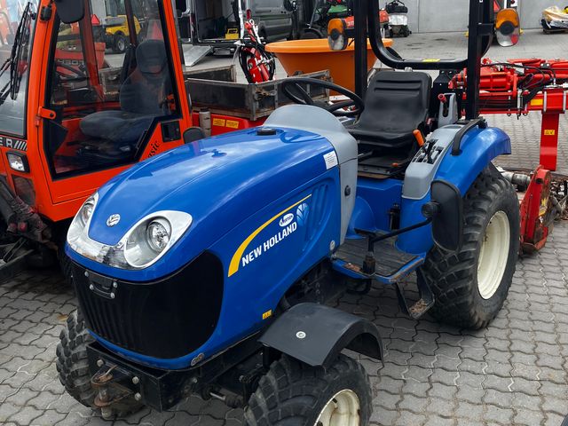New Holland Boomer