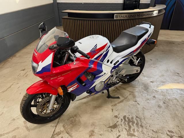 Honda cbr600f