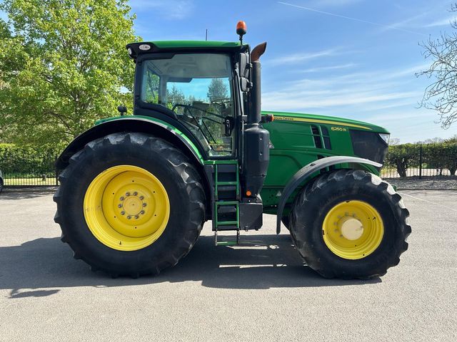 John Deere 6250R
