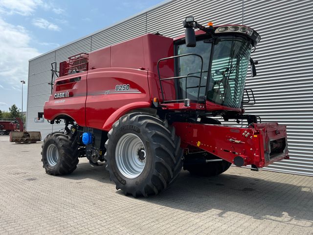 Case IH AXIAL-FLOW 8250