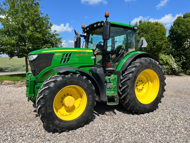 John Deere 6215R