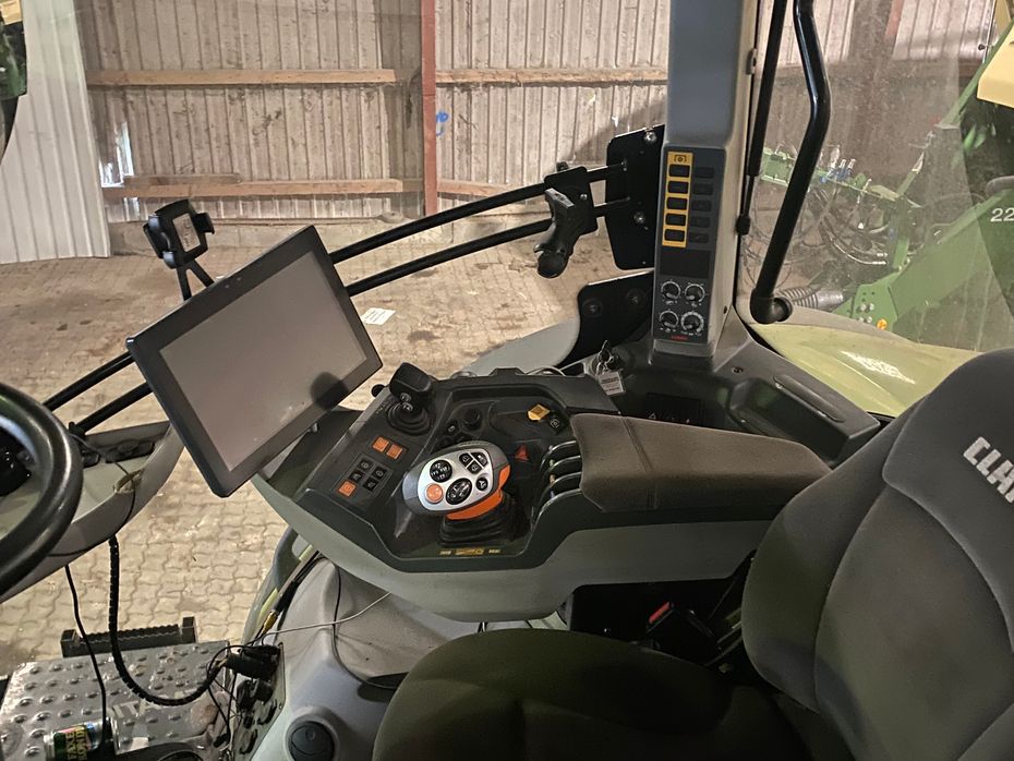 CLAAS AXION 870 CMATIC - Traktorer - Traktorer 4 wd - 4