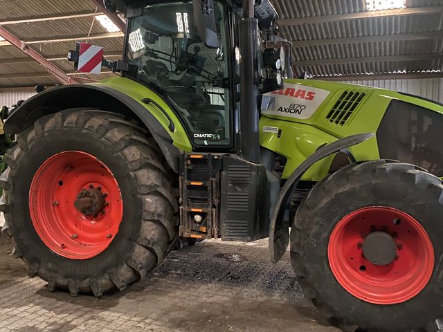 CLAAS AXION 870 CMATIC