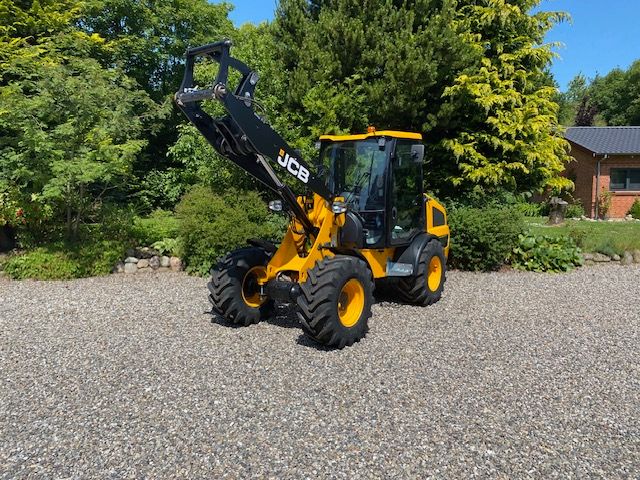 JCB 407