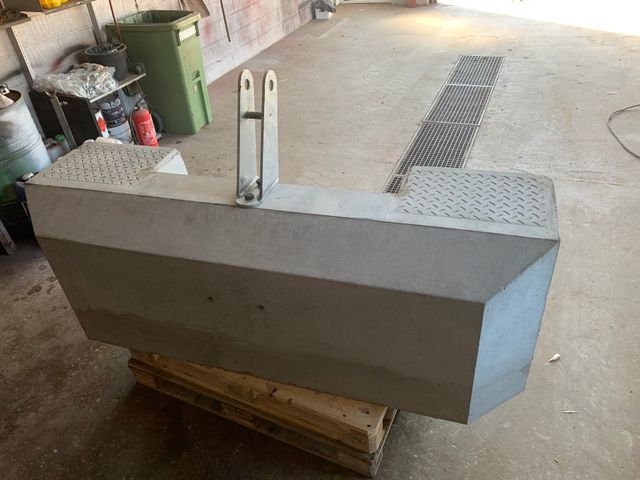 INBY Agro 2200 kg.  frontklods