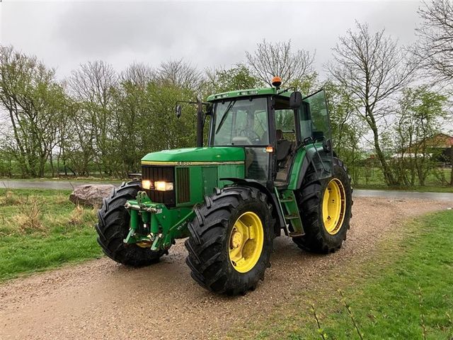 John Deere 6800