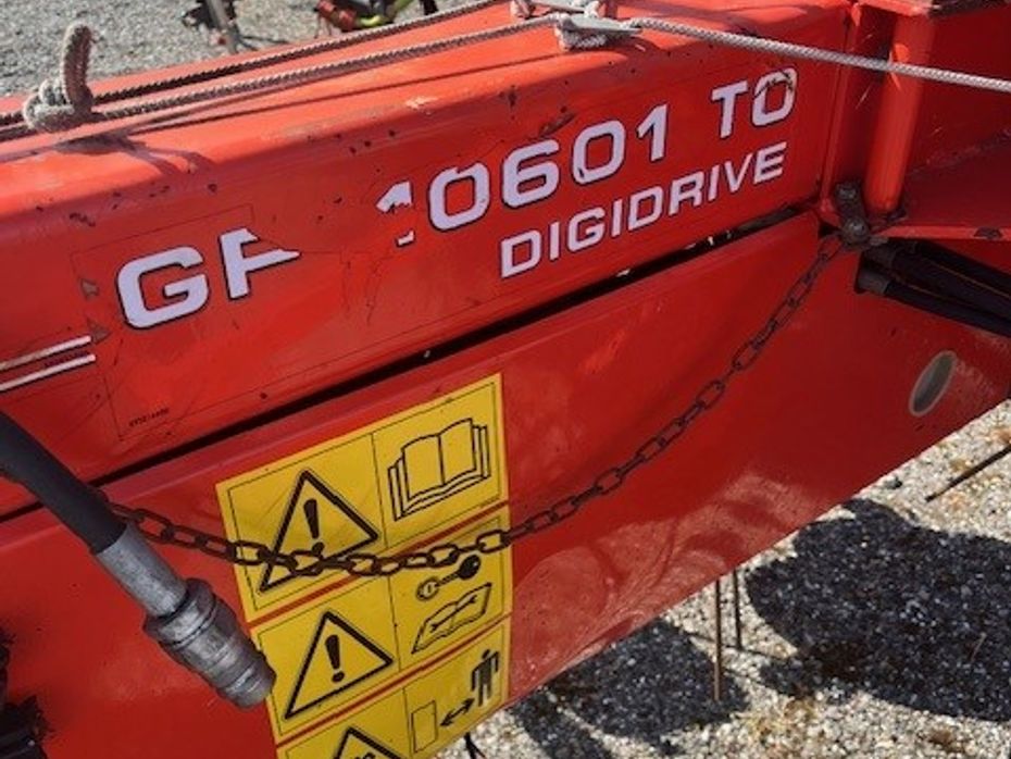 Kuhn GF 10601 - Hø- og halmhåndtering - River og vendere - 3