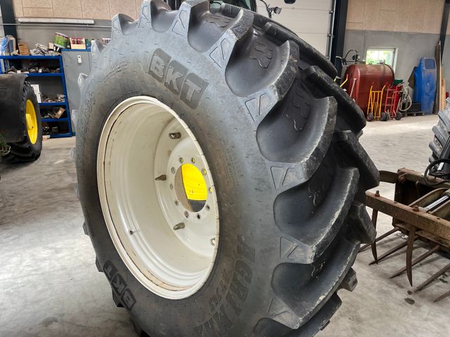 New Holland T7070