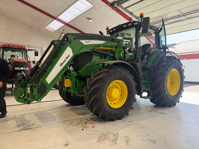 John Deere 6R 215