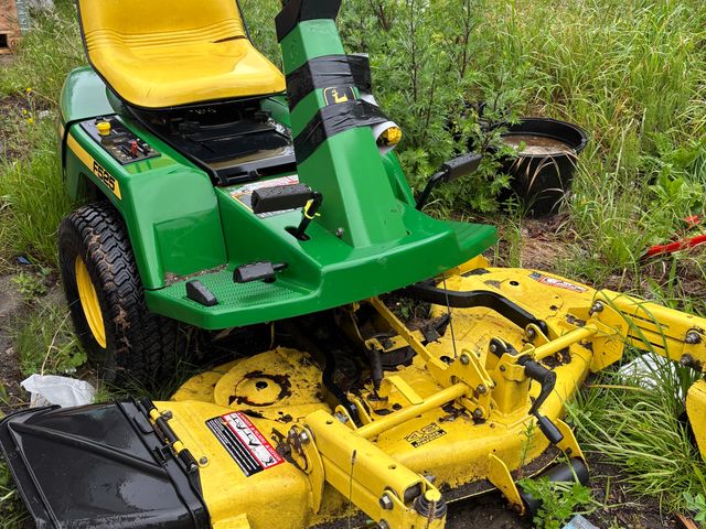 John Deere F525