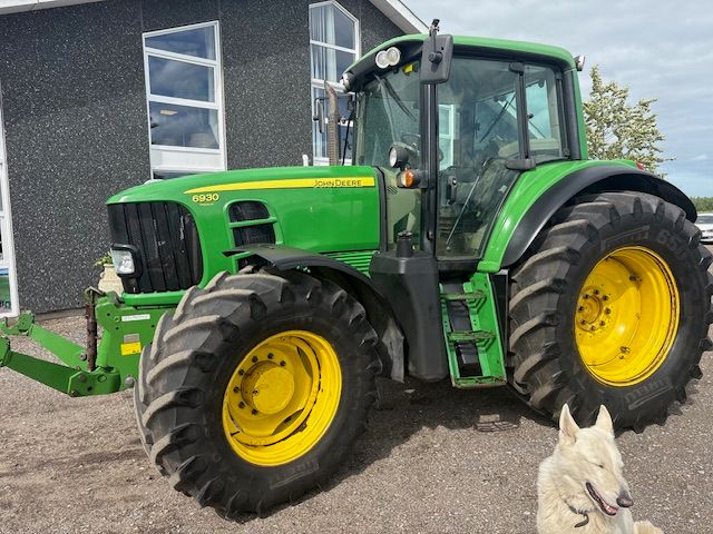 John Deere 6930