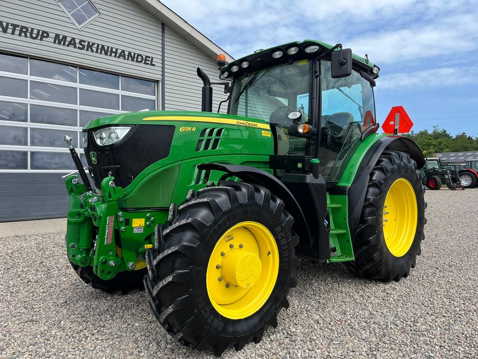John Deere 6135R Krybegear, frontlift, TLS Affjedret foraksel og affjedret kabine samt luft anlæg - Traktorer - Traktorer 4 wd - 9
