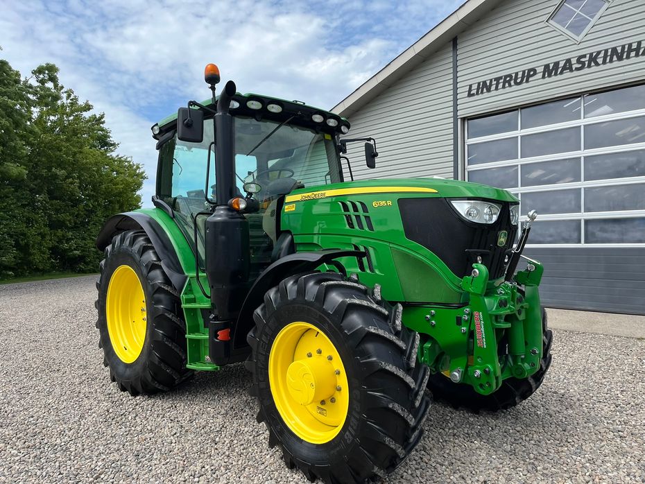 John Deere 6135R Krybegear, frontlift, TLS Affjedret foraksel og affjedret kabine samt luft anlæg - Traktorer - Traktorer 4 wd - 16