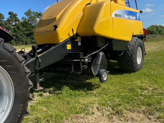 New Holland BB9090