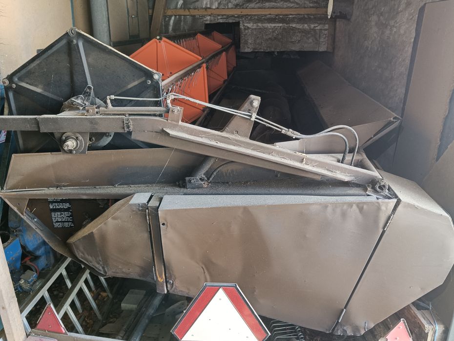 Dronningborg D9000 med 20 fod power flow skærebord - Høstmaskiner - Mejetærskere - 21