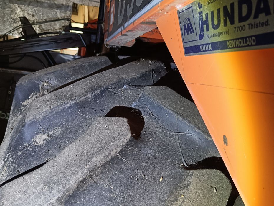 Dronningborg D9000 med 20 fod power flow skærebord - Høstmaskiner - Mejetærskere - 7