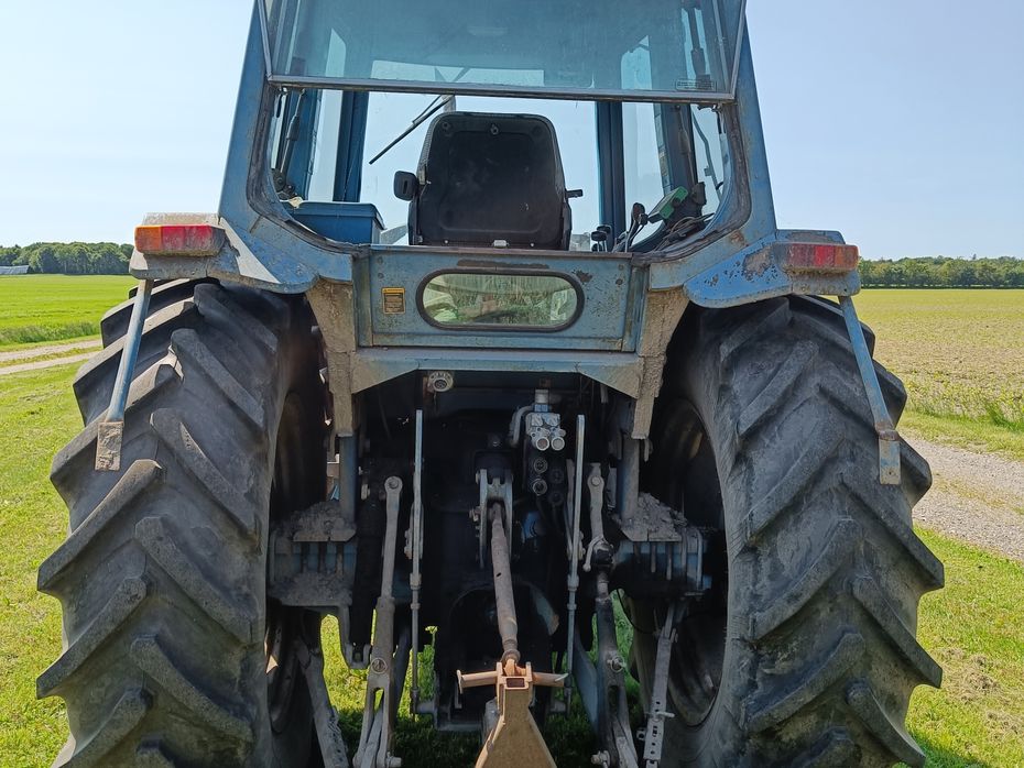 Ford 8210 med frontlæsser - Traktorer - Traktorer 2 wd - 10