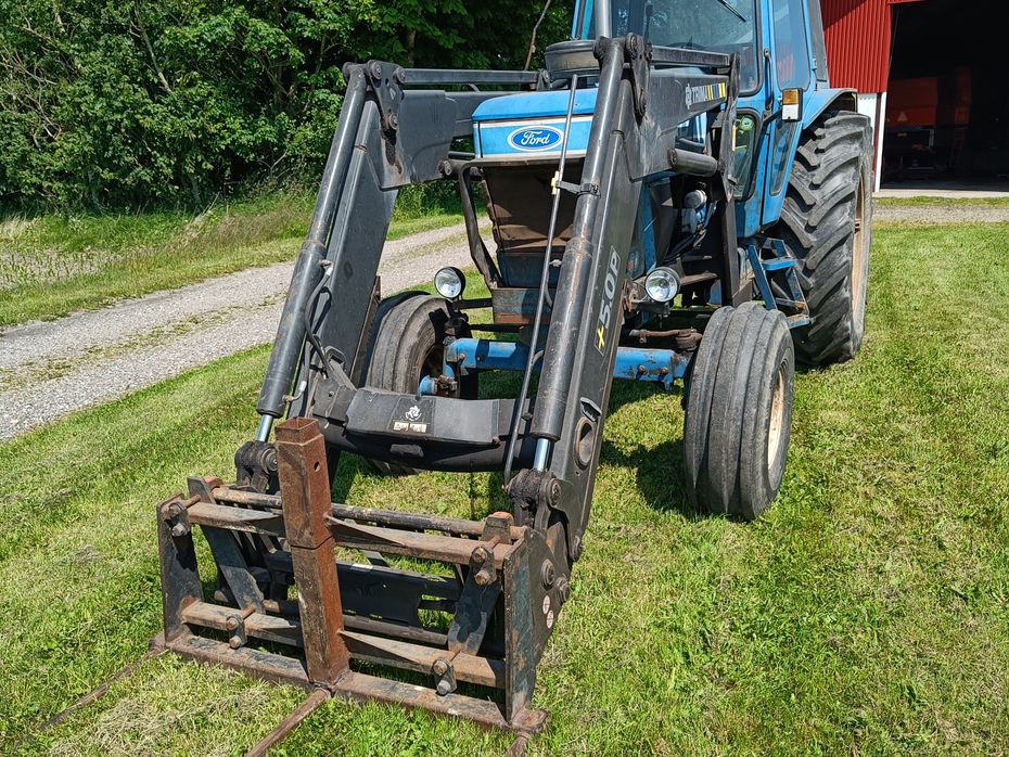 Ford 8210 med frontlæsser - Traktorer - Traktorer 2 wd - 3