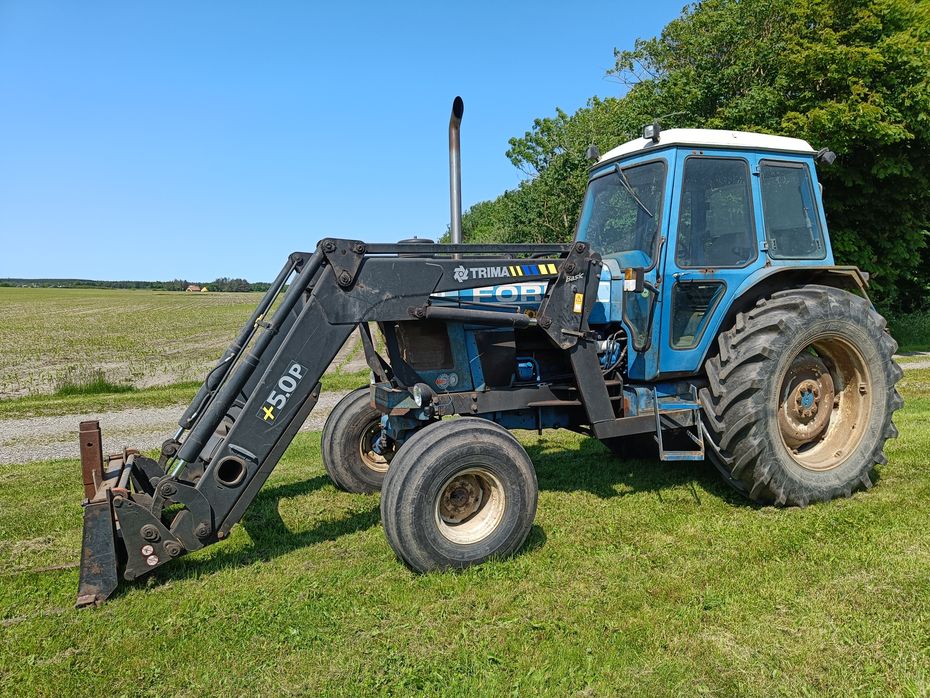 Ford 8210 med frontlæsser - Traktorer - Traktorer 2 wd - 1