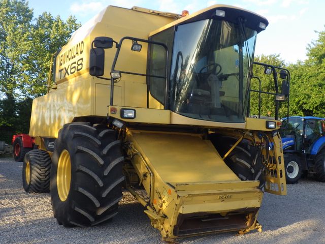 New Holland TX68