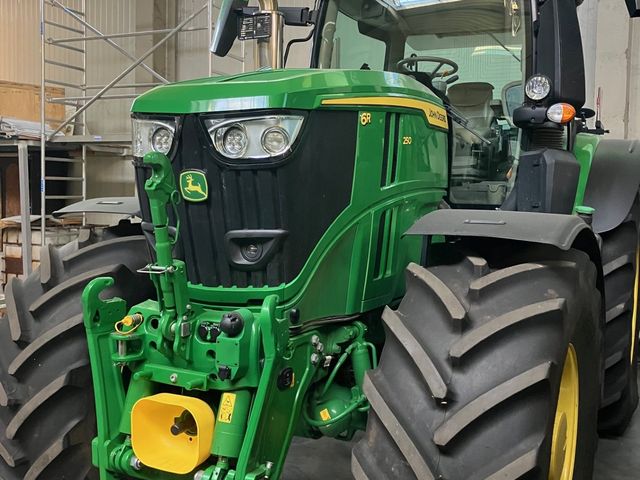John Deere 6R250