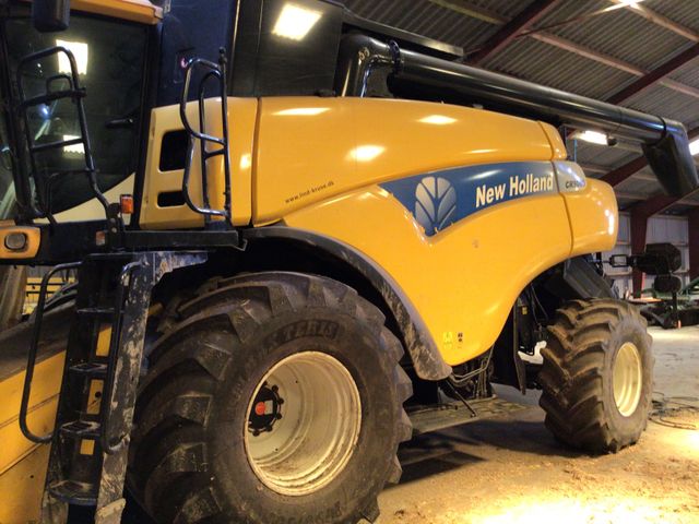 New Holland CR9080