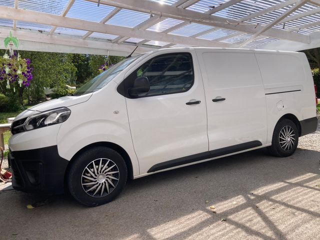 Toyota proace