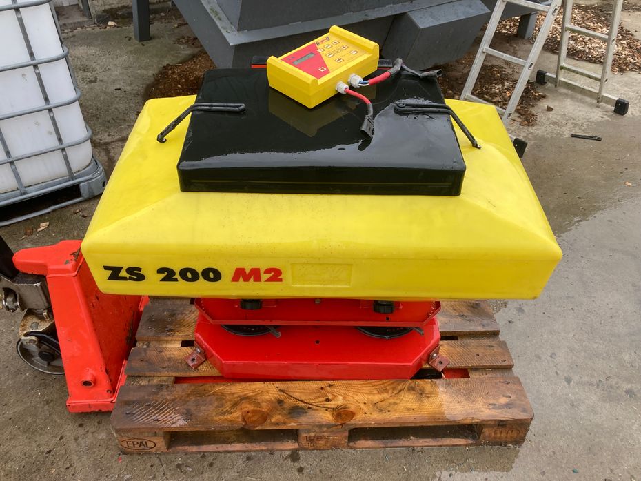 APV ZS 200 M2 ZS 200 M2  med  styrebox - Diverse maskiner & tilbehør - Universalspredere - 1