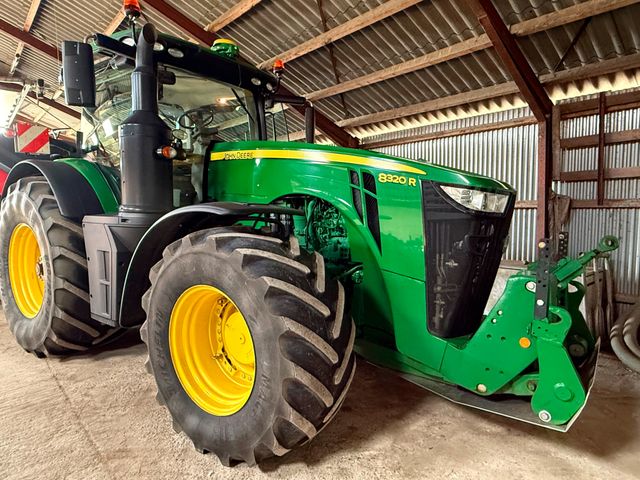 John Deere 8320R