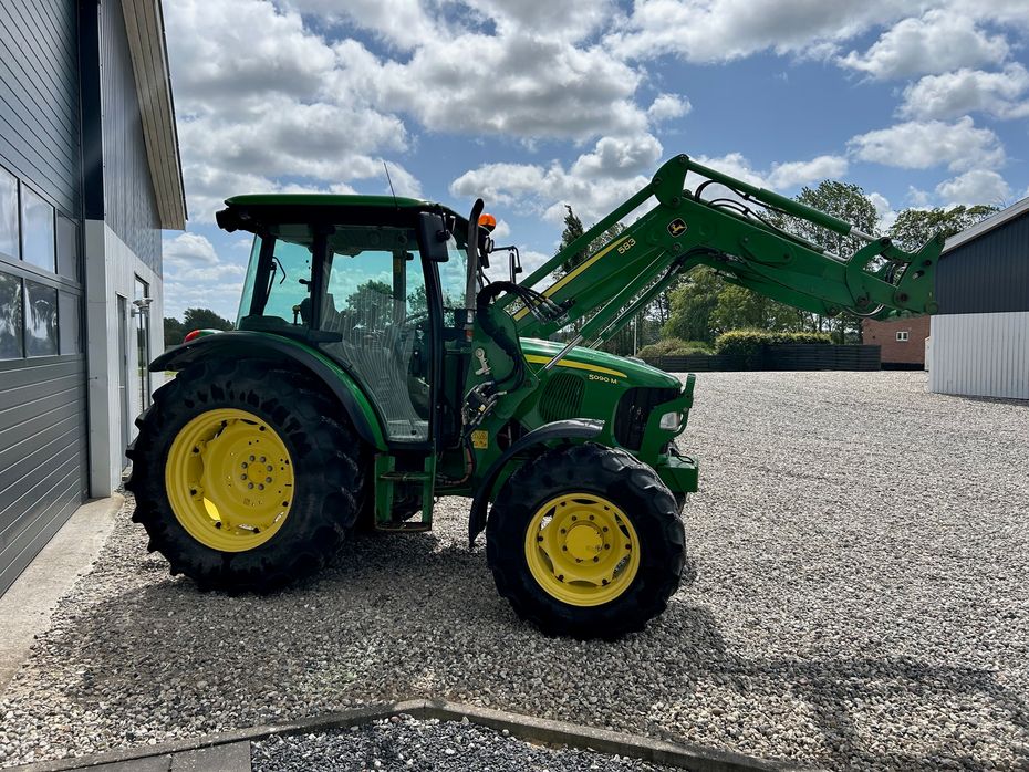 John Deere 5090 M med John Deere 583 Frontlæsser - Traktorer - Traktorer 4 wd - 6