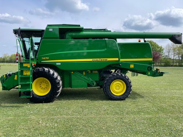 John Deere T670I