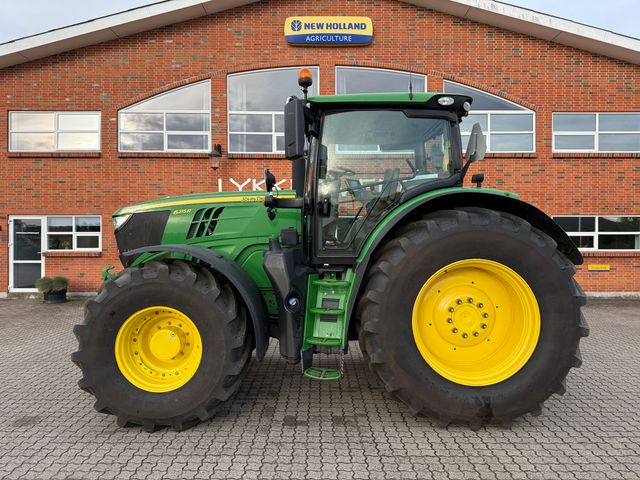 John Deere 6215R