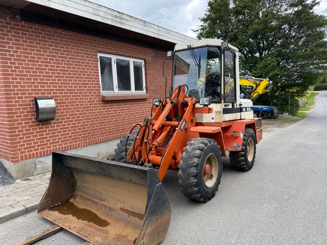 Schaeff SKL820