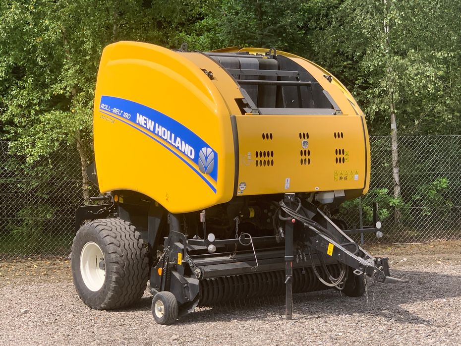 New Holland RB 180  CropCutter New Holland Roll-Belt 180 Crop-Cutter - Pressere - Rundballe - 1
