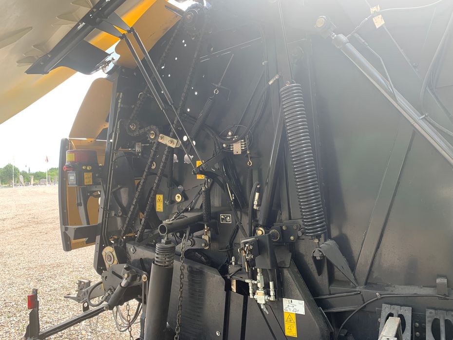 New Holland RB 180  CropCutter New Holland Roll-Belt 180 Crop-Cutter - Pressere - Rundballe - 10