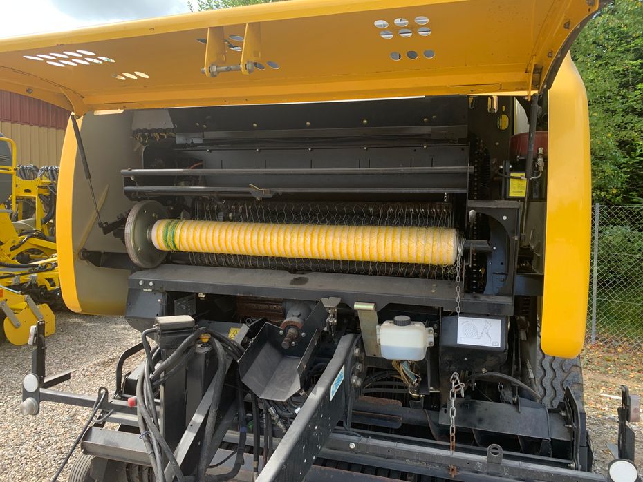 New Holland RB 180  CropCutter New Holland Roll-Belt 180 Crop-Cutter - Pressere - Rundballe - 12
