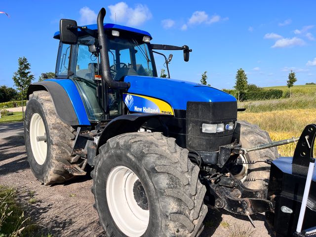New Holland TM190