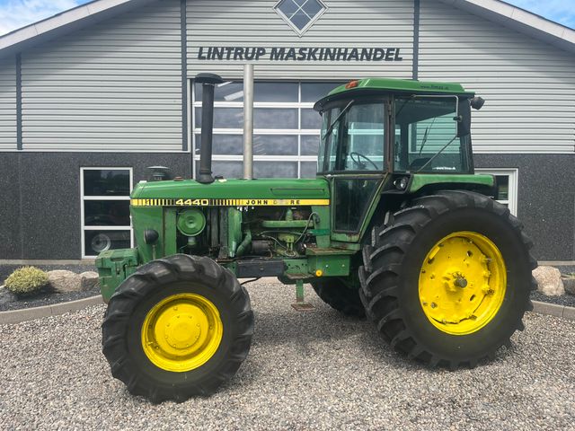 John Deere 4430