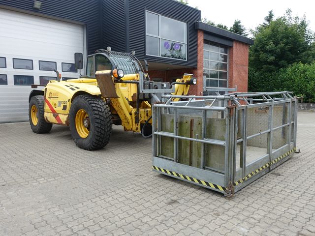 New Holland LM1740